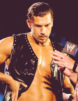 I really love how Fandango is always touching his hot body!