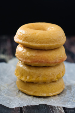 foody-goody:  Quick and easy baked pumpkin spice doughnuts coated