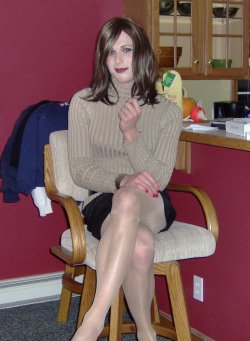 robin48-blog:  cutecrossdresserstac:  Femenine Boy, Man in pantyhose,