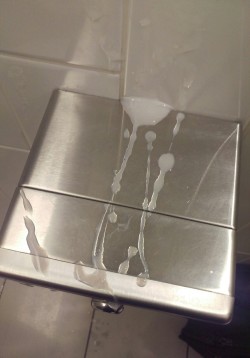 azeclipse2012:  Another hot load in the bathroom stall.