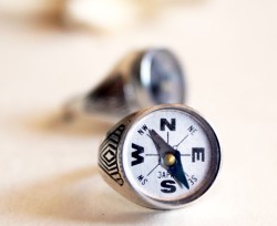 wickedclothes:  Compass Ring Never lose your way home. This fully