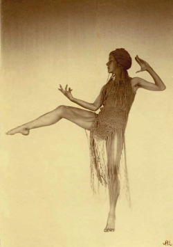 les-sources-du-nil:  Eva-Maria Deinhardt in‘Seltsam’, Dance