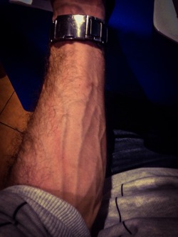 sexy-uredoinitright:  My arm does this thing  this really hot