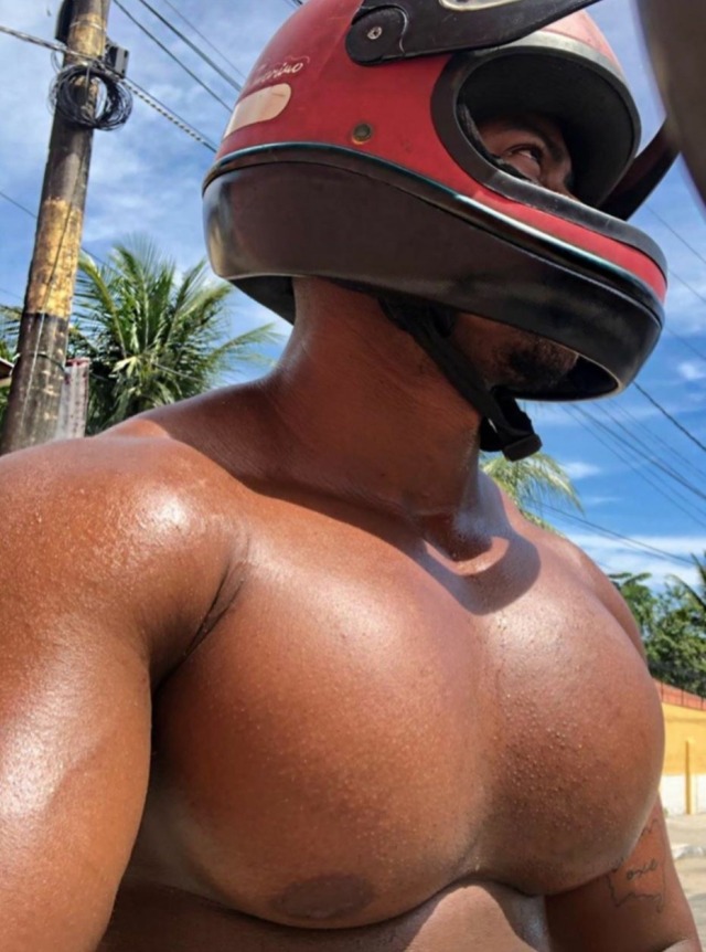 keepemgrowin:musclemen-dominate-my-brain:“I like to bounce