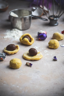 sweetoothgirl:  Cadbury Cream Egg Stuffed Donut Holes & Malted