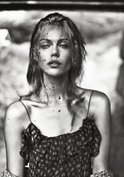 Frida Gustavsson in “Love is a Letter Sent a Thousand Times”