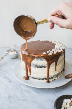 fullcravings:  Gingerbread Layer Cake with Salted Whiskey Caramel 