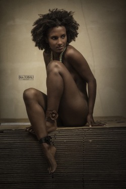 meapp:  <null>http://500px.com/photo/90192529/nappy-dancer-at-the-warehouse-by-dov-tobali