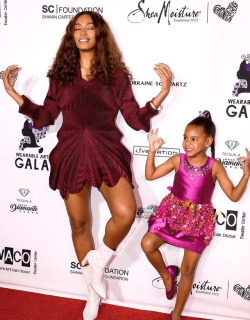 thecarterkids:Solange and Blue Ivy at the Wearable Art Gala (April