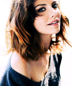 cohan-gillies-addicted:  Lauren Cohan photographed by Faye Thomas.Photo