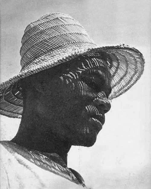 equatorjournal:Afrique, 1962. Author unknown.  From “Vivante