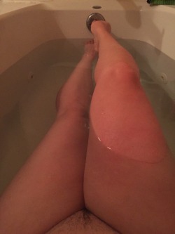 latinamadnes:  Nothing’s better then taking a nice HOTT bath