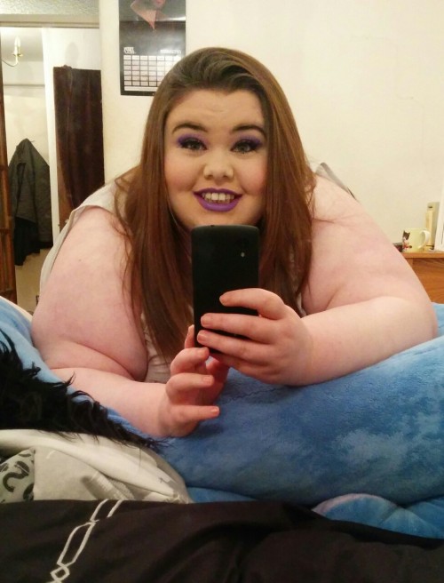 porcelainbbw:rockkarasaidis:  porcelainbbw:  Some random pics;)  is there someone behind you at the 4th fotoÂ ? lol :P you completely hide him/her :P  Yeah its my boyfriend. Iâ€™m actually slightly lying on top of him lol