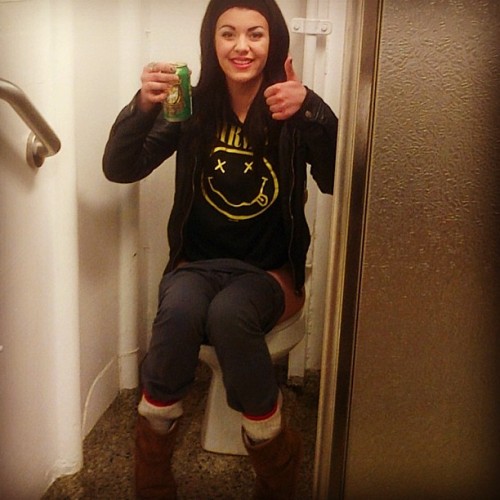 dimitrivegas:  Pooping women