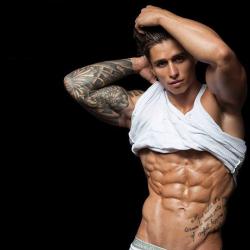 fitnessmalemodels:  Adi Gillespie http://fitnessmalemodels.tumblr.com/