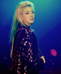 kwonyuri:    GIRLS’ GENERATION, HYOYEON  • #HolidayNight