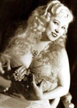 Mae West.  ♡♡♡♡