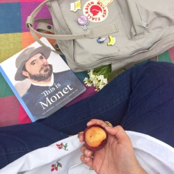 pinklipsandrosycheeks: Eating fruits and journaling by the beach