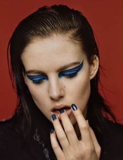 intothegloss:  Eliza Cummings in makeup by Lucia Pica for i-D