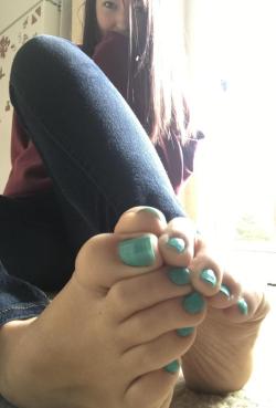 sexy-feet-babes:  Right where you belong. 👣