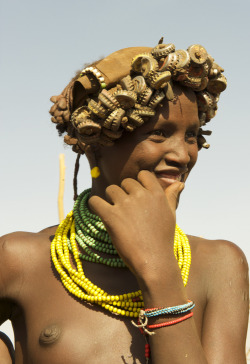 Ethiopian Dassanech girl, by Georges Courreges.