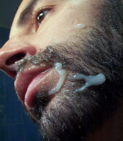 eduguarro:  creo q esta leche es del primer tio q se follo mi