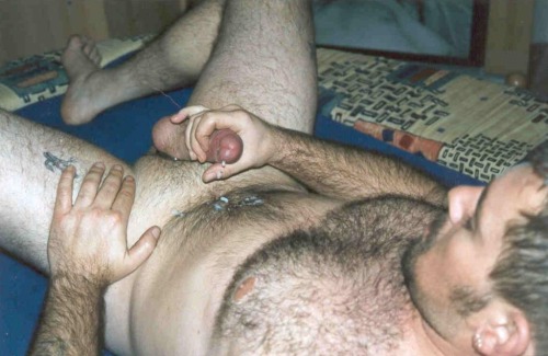 hairyblokes:  Lots of Hairy Blokes, Bears and Daddies.(submissions welcome, all only over 18 please)Follow me atÂ Hairy Blokes.