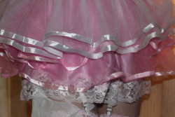 satinbabi:  pink petticoat and french knickers 