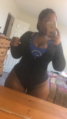 lebritanyarmor:  thighs on ten so they hate on them 💁🏾