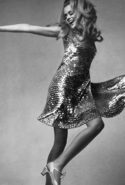 ladiesofthe60s:  Lauren Hutton photographed by Richard Avedon,