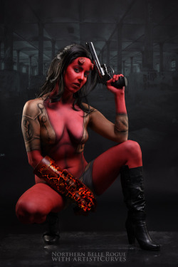 sci-fi-hotties:  Hellboy girl body paint