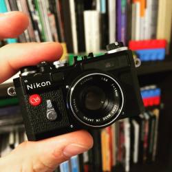 japancamerahunter:  Isn’t it wee? The cutest little Nikon you