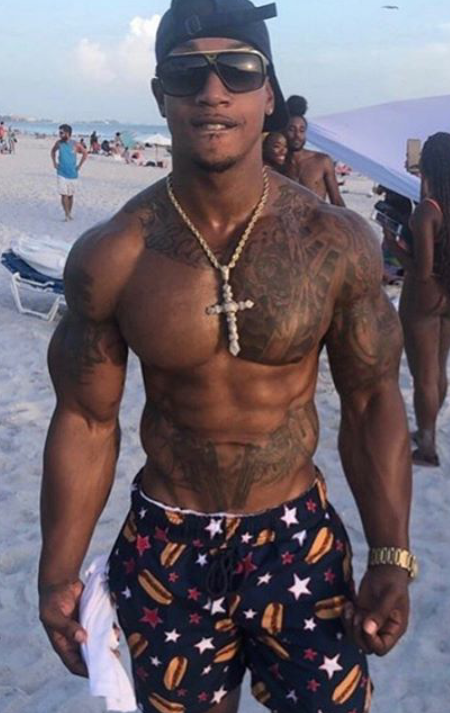 keepemgrowin:blkmusclelover:“Hey, bro.”