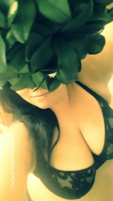 therealsavannahbound:  Playing with the mistletoe.   Thinking