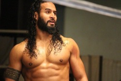 wrestlingxbalorxrollins:  Oh hello there gorgeous 👀