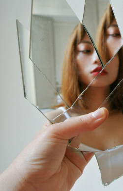 mwute:  I was kinda pissed off when I broke my mirror but also