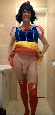 lovecourts:  Naughty Snow White! 