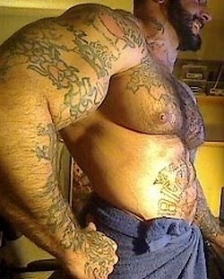 menrmen:  Muscle Eddie a.k.a. Big Eddie - is it real or photoshoped?   it’s real…i’ve seen the videos