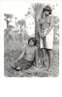 garbospeaks:  Paraguay Chulupi Tribal women. 