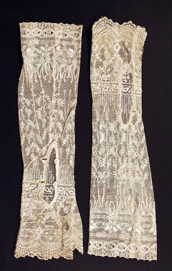 treasures-and-beauty:Lace mitts and train from a wedding ensemble,
