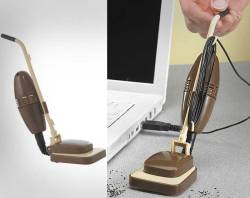 lawli:  dekufox:  odditymall:  USB Powered Mini Desk Vacuum 