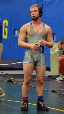 wrestlerbulge:  wrestlerbulge:  More Wrestler Bulges and Singlets