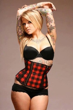 we-require-more-tatooed-girls:  More @ http://we-require-more-tatooed-girls.tumblr.com