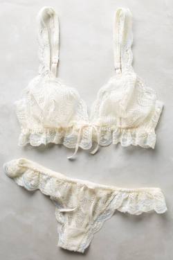 m-eadows:  milkyfay:  placedeladentelle:  Ruffled set by Eberjey