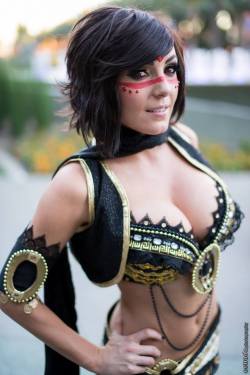 kamikame-cosplay:  Jessica Nigri as Umbreon cosplay AT BlizzCon.