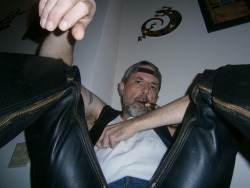 gayrednecksmoker:  JUST A REDNECK AT IT’S FINEST..LEATHER AND