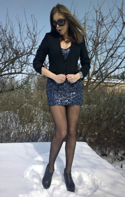 tightsobsession:  Sparkling mini dress with sheer pantyhose.