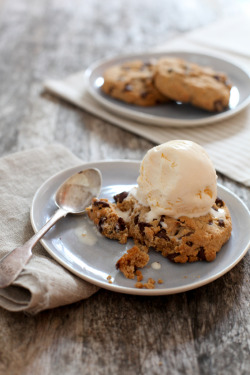thecakebar:  Chocolate Chip Cookies and Ice Cream! 