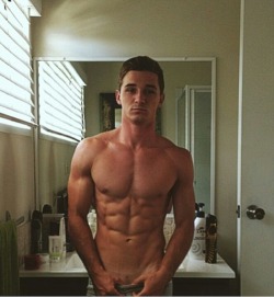 2hot2bstr8:  i need to find out who this guy is…..so that i