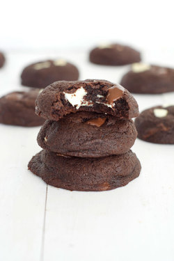 confectionerybliss:  Triple Chocolate Chunk Cookies | Sweetest